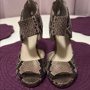 Nine West Cream and Black High Heels with Cut-Out Design